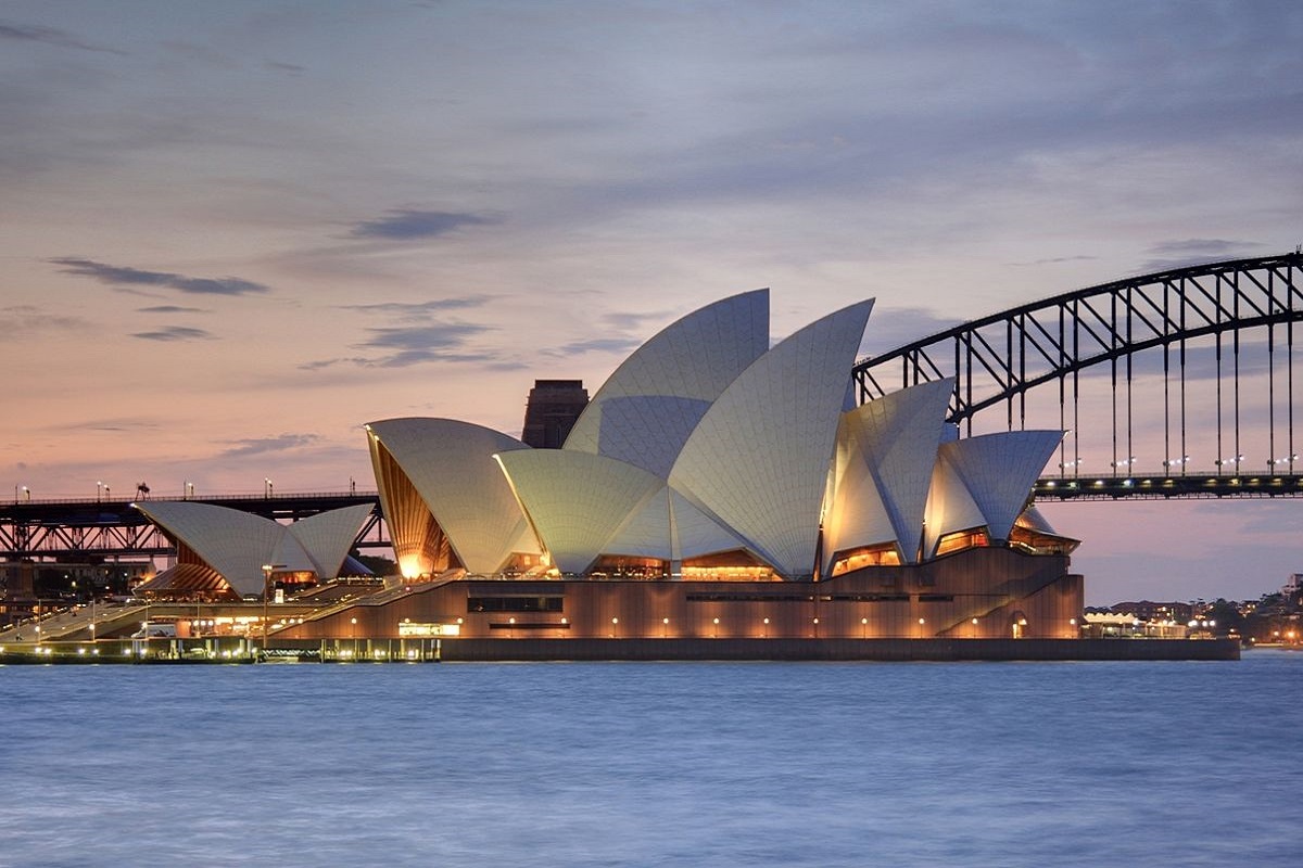 A picture of the sydney opera house